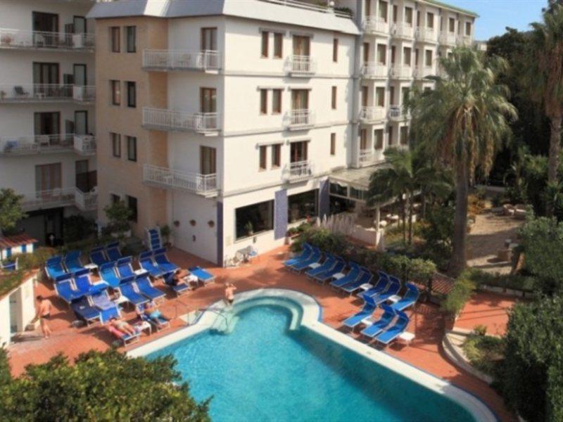 Hotel Caravel