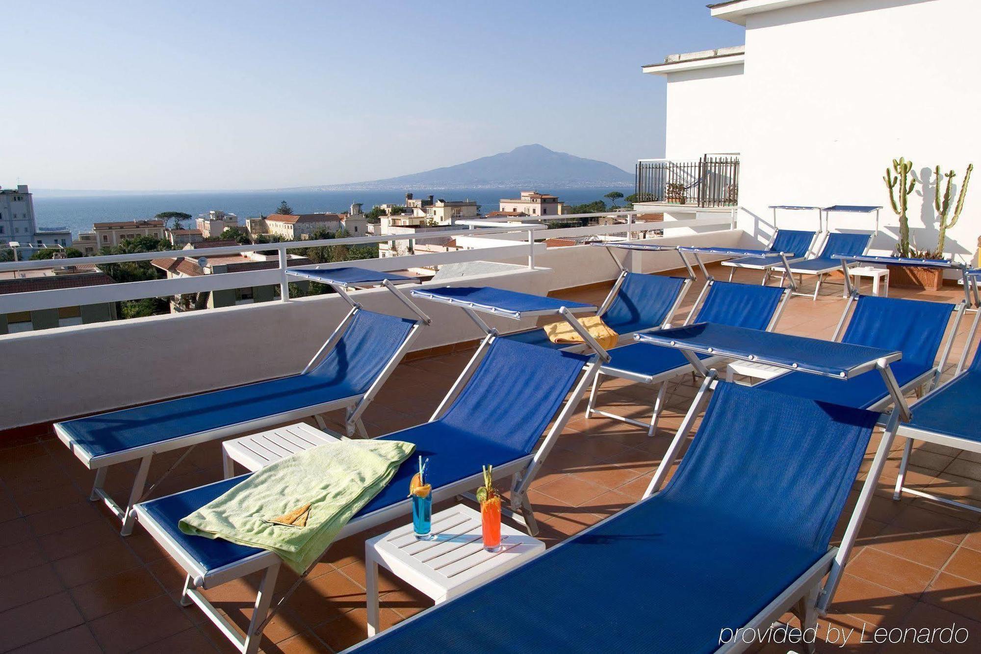 Caravel Hotel 4*